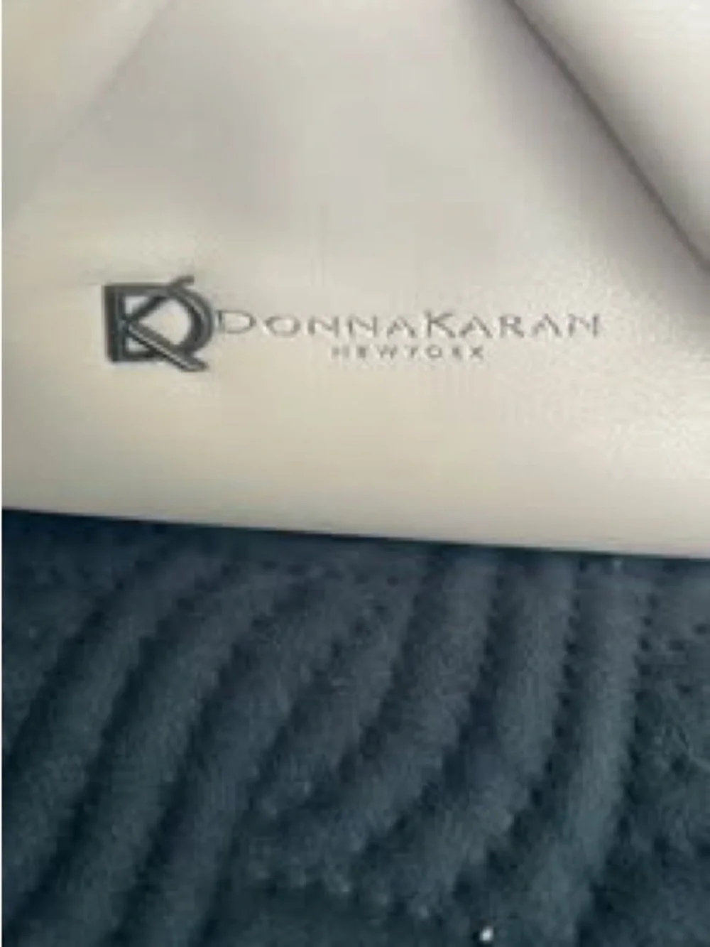 Elegant White Hobo Shoulder Bag - Contemporary Everyday Carry